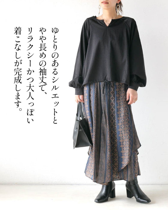 裾で変わるシルエット。アレンジ自在の黒ブラウス