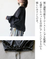 裾で変わるシルエット。アレンジ自在の黒ブラウス