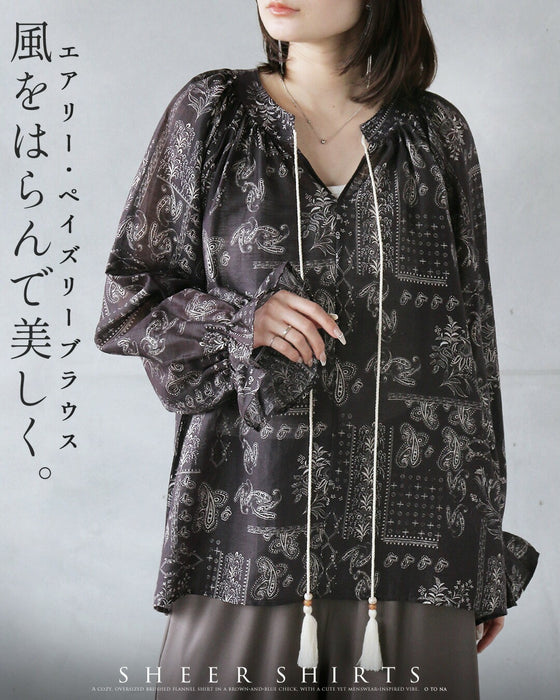 風をはらんで美しく。エアリー・ペイズリーブラウス