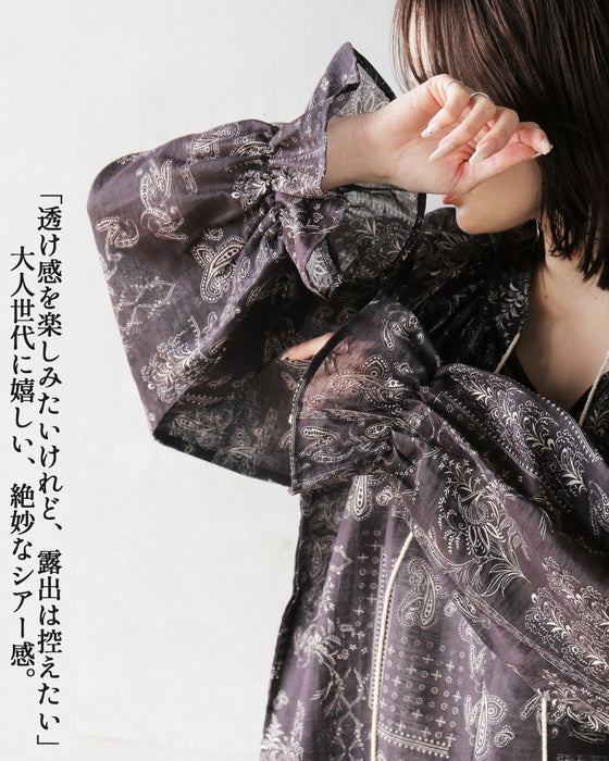 風をはらんで美しく。エアリー・ペイズリーブラウス