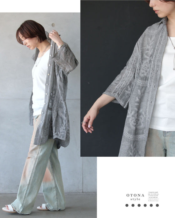 甘さを抑えた上品さ、刺繍で魅せるグレーシャツ