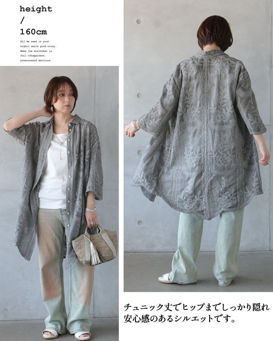 甘さを抑えた上品さ、刺繍で魅せるグレーシャツ
