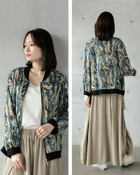 クールに映えるライトなフェザー柄ブルゾン
