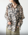 纏うだけで、洗練された品格。エアリー花柄シャツ