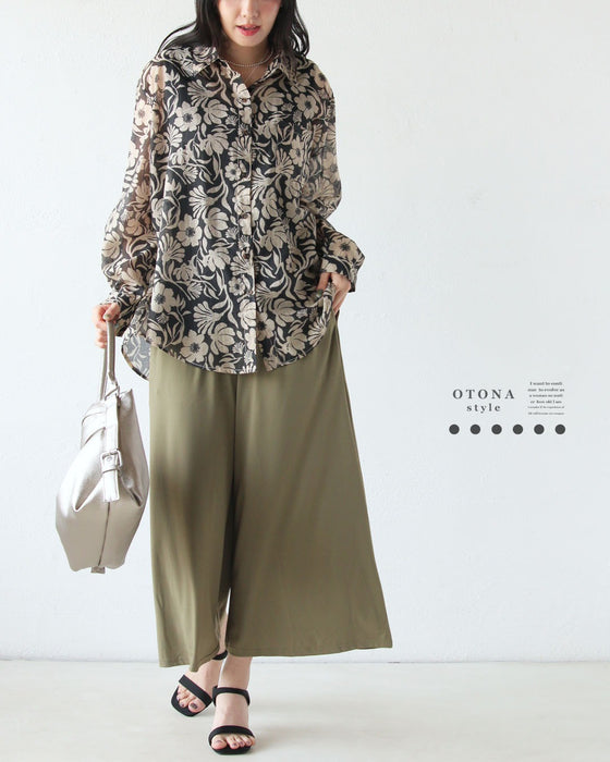 纏うだけで、洗練された品格。エアリー花柄シャツ
