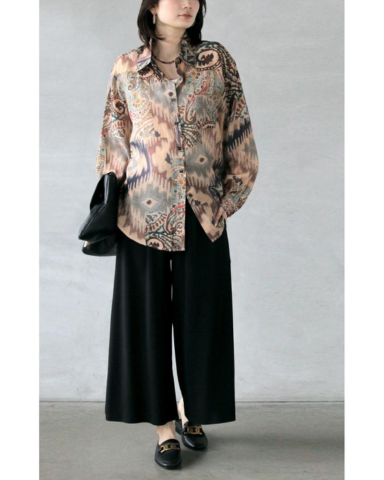 大人にちょうどいい華やぎ、エアリーなこなれ柄シャツ
