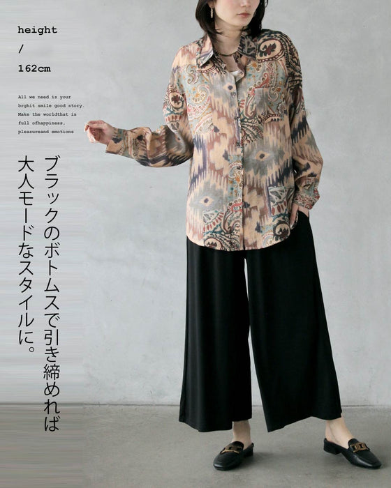 大人にちょうどいい華やぎ、エアリーなこなれ柄シャツ
