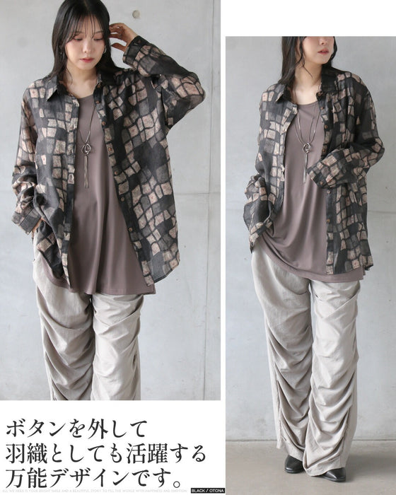 静かに惹きつける、モード柄シャツ