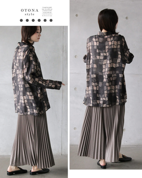 静かに惹きつける、モード柄シャツ