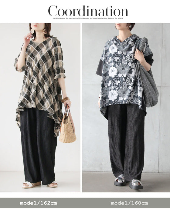 涼やかさと品格を両立。脚を出さない派のプリーツパンツ