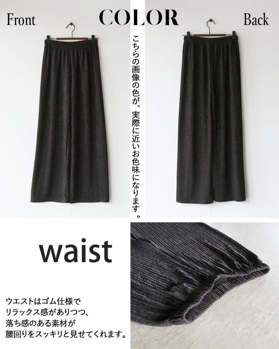 涼やかさと品格を両立。脚を出さない派のプリーツパンツ