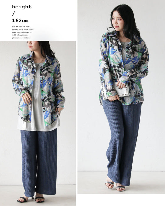 涼やかさと品格を両立。脚を出さない派のプリーツパンツ