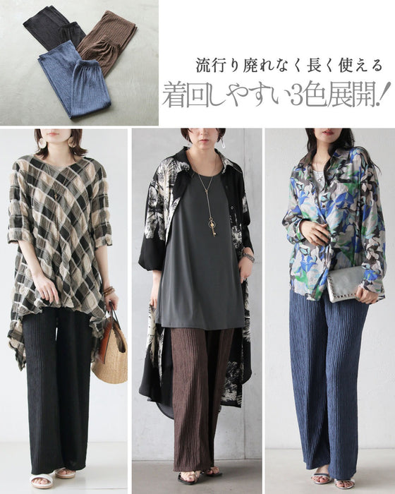 涼やかさと品格を両立。脚を出さない派のプリーツパンツ