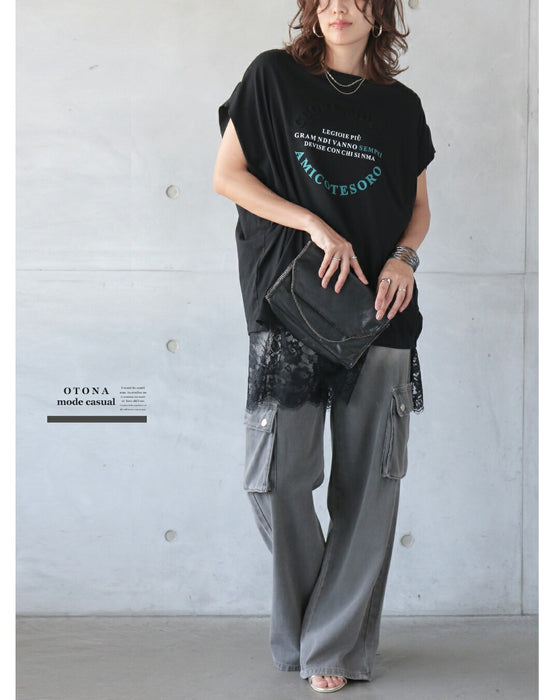 触れたくなる質感洗練はディテールに宿る立体ロゴTシャツ