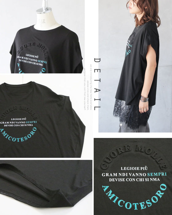 触れたくなる質感洗練はディテールに宿る立体ロゴTシャツ