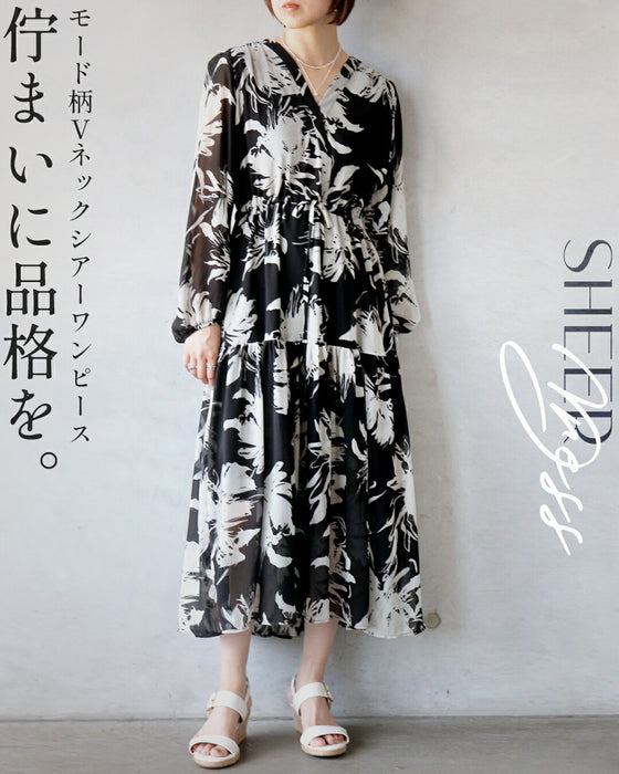 佇まいに品格を。モード柄Vネックシアーワンピース