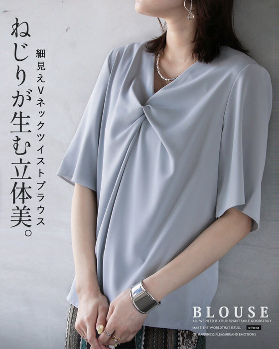 ねじりが生む立体美。細見えＶネックツイストブラウス