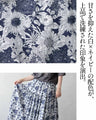 白×ネイビーが描く、大人の気品。花柄ティアードスカート