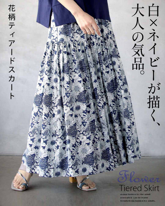 白×ネイビーが描く、大人の気品。花柄ティアードスカート