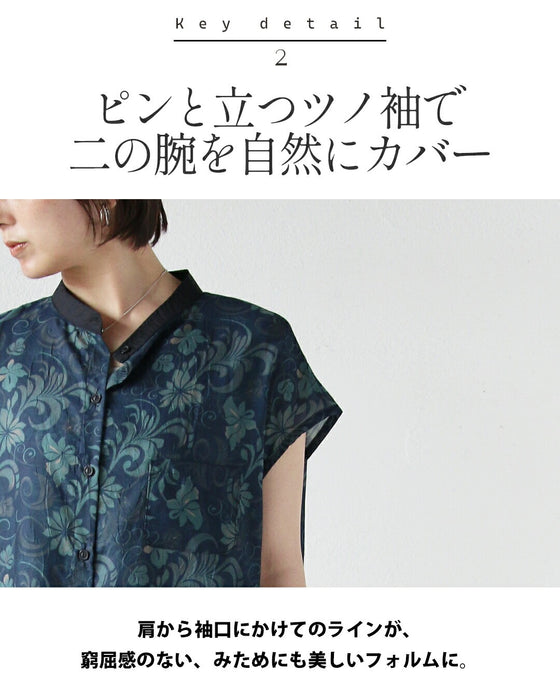 涼やかな気品を纏う大人の柄ブラウス
