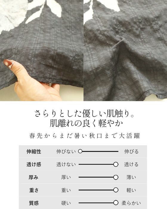 風をはらむ花柄チュニックシャツ
