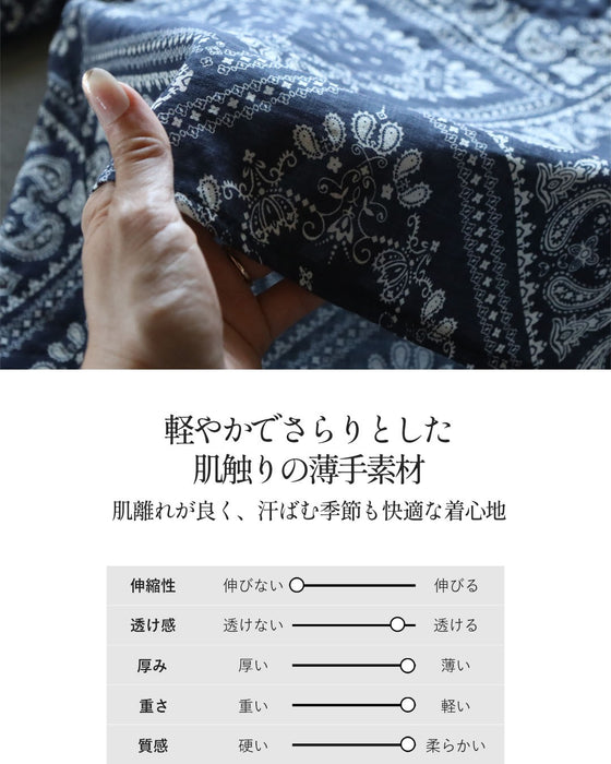 上品ネイビーで魅せる。洗練バンダナ柄トップス