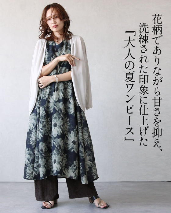 花を凛と纏う。 美シルエットで魅せる柄ワンピ