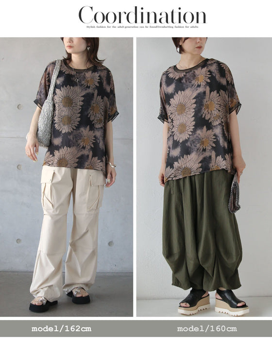 黒で凛と花柄を上品に纏う。染め風シアートップス