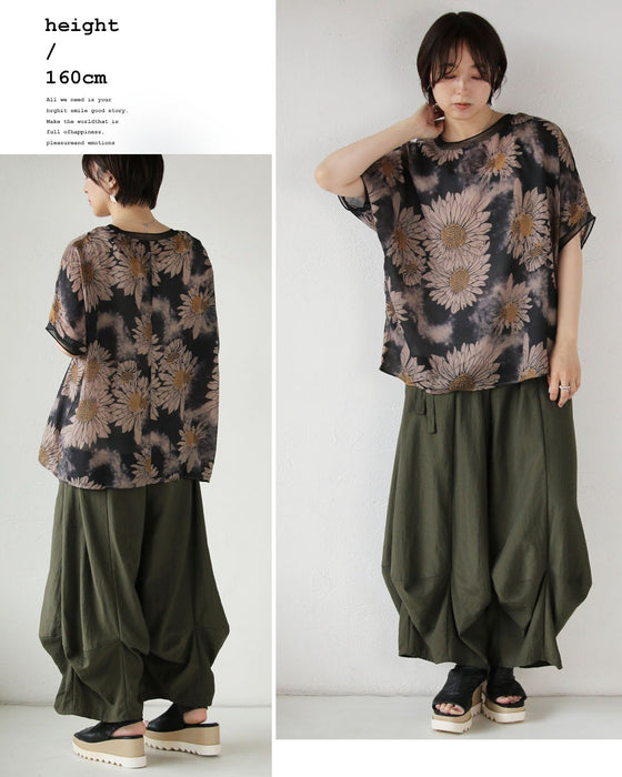 黒で凛と花柄を上品に纏う。染め風シアートップス