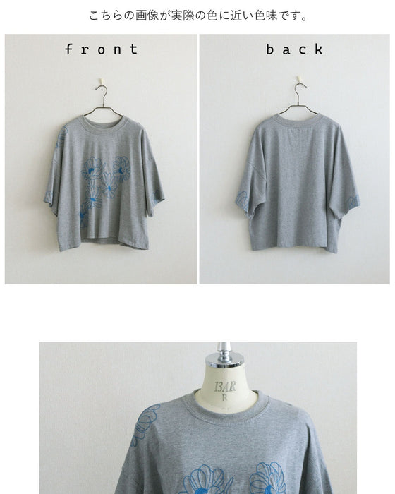 甘さを削ぎ落とした 花刺繍  配色が映えるTシャツ