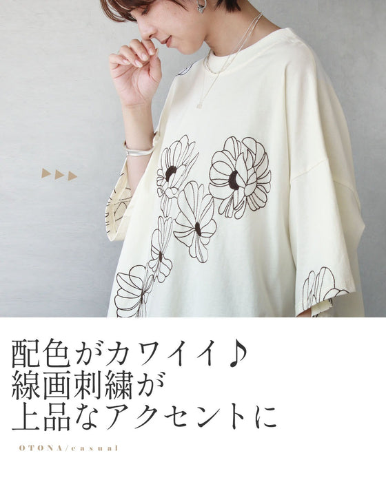 甘さを削ぎ落とした 花刺繍  配色が映えるTシャツ
