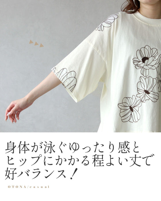 甘さを削ぎ落とした 花刺繍  配色が映えるTシャツ