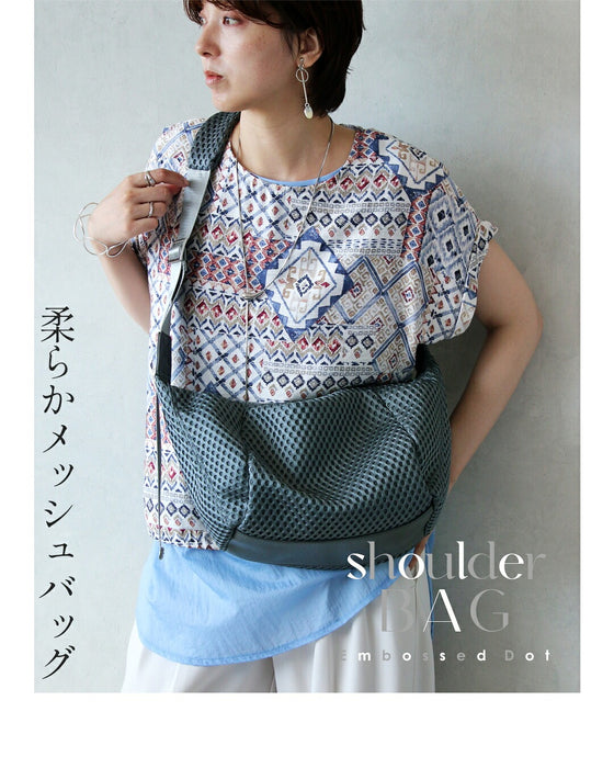軽さも、洗練も。この一つで叶うメタリックメッシュバッグ