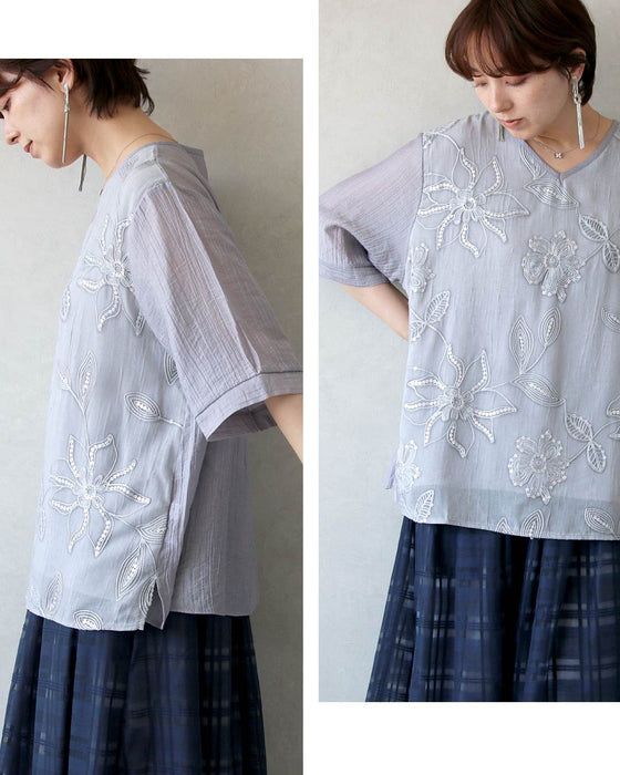 澄んだ気品と輝きを放つ。 レイヤード風シアートップス