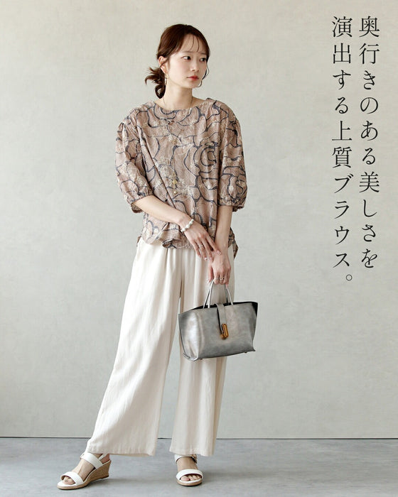 重ねる美しさ 刺繍カメリア柄ブラウス