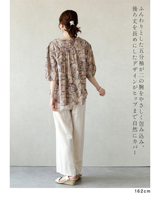 重ねる美しさ 刺繍カメリア柄ブラウス