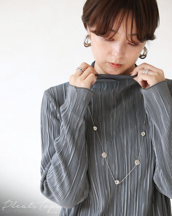 顔周りを華やかに彩る。贅沢ニュアンスカットソー