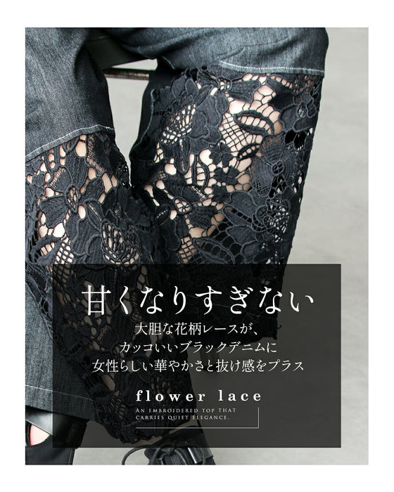 レースを覗かせるブラックデニムのワイドパンツ