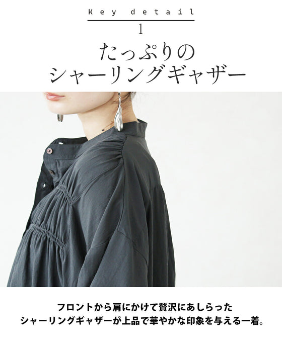美しいギャザーで魅せる、大人のこなれチュニックブラウス