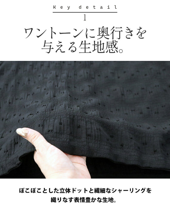 ぽこぽこドットとシャーリングで魅せる。ドロストトップス
