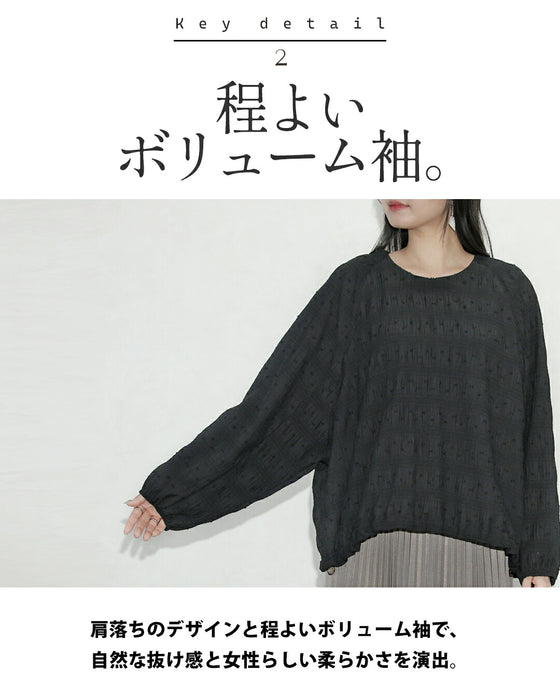 ぽこぽこドットとシャーリングで魅せる。ドロストトップス