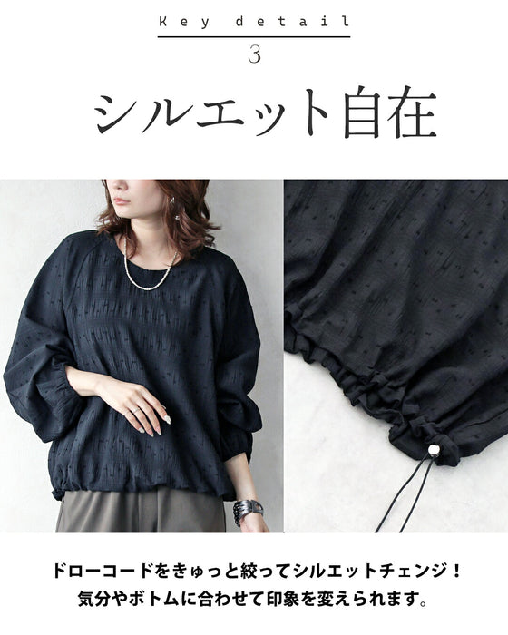 ぽこぽこドットとシャーリングで魅せる。ドロストトップス