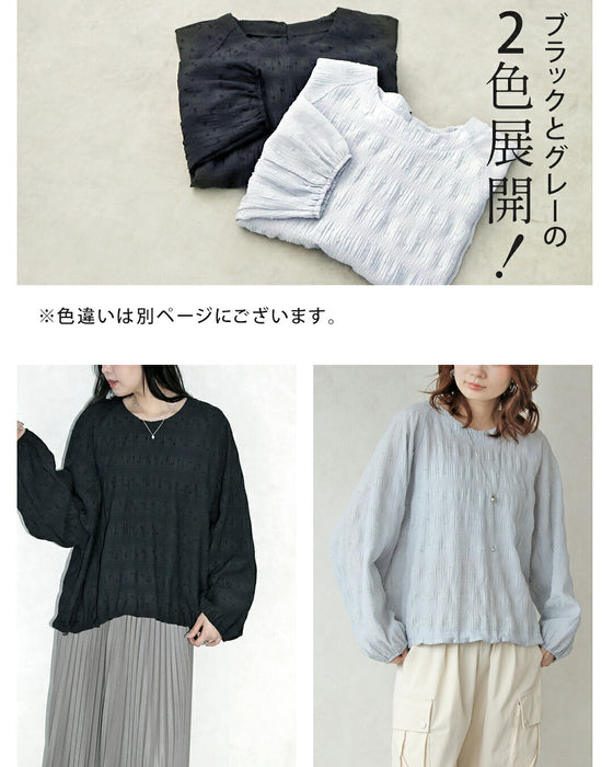 ぽこぽこドットとシャーリングで魅せる。ドロストトップス