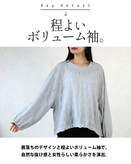 ぽこぽこドットとシャーリングで魅せる。ドロストトップス