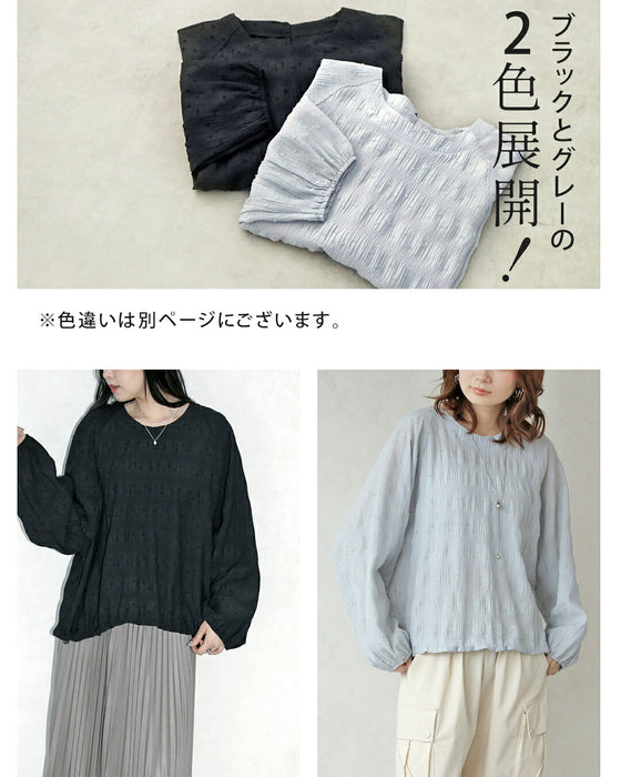ぽこぽこドットとシャーリングで魅せる。ドロストトップス