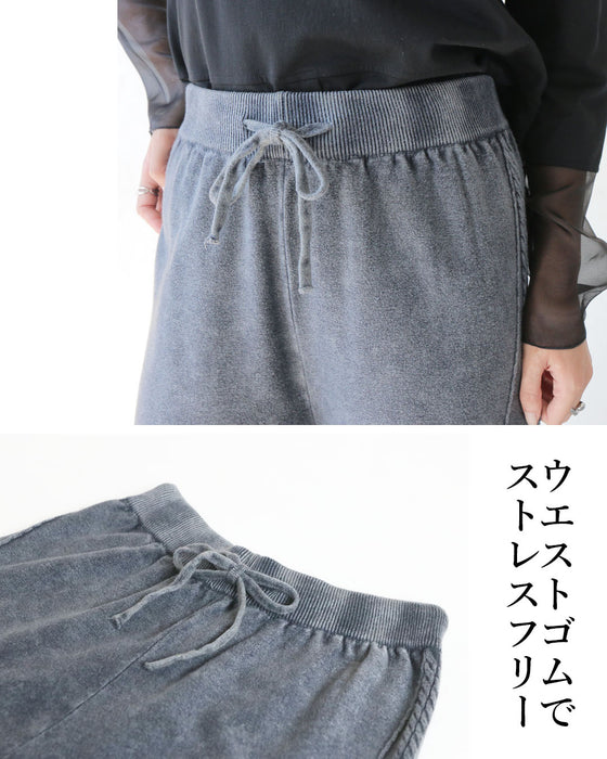 サイドラインで脳長魅せ。デニムライクな柄編みニットパンツ