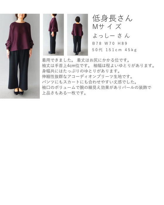 パールを纏う花袖のプリーツプルオーバートップス