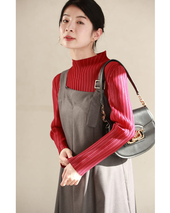 彩り添える赤のチカラ。プリーツカットソートップス