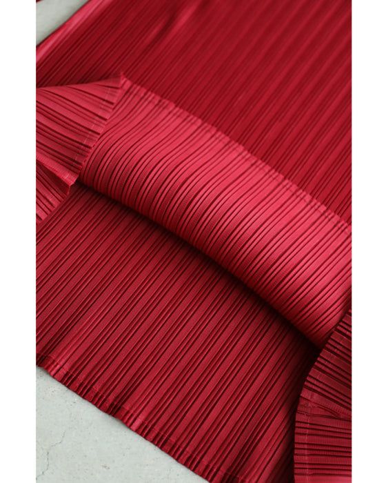 彩り添える赤のチカラ。プリーツカットソートップス