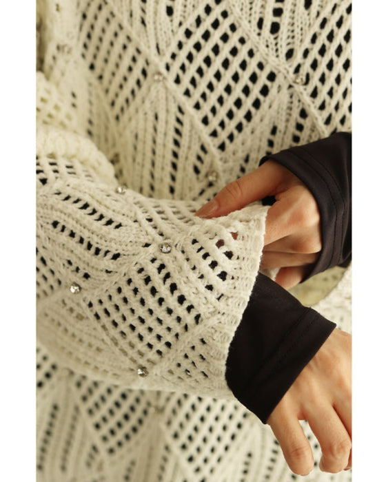 ビジューを散りばめた揺らめくダイヤ柄編みニットプルオーバートップス